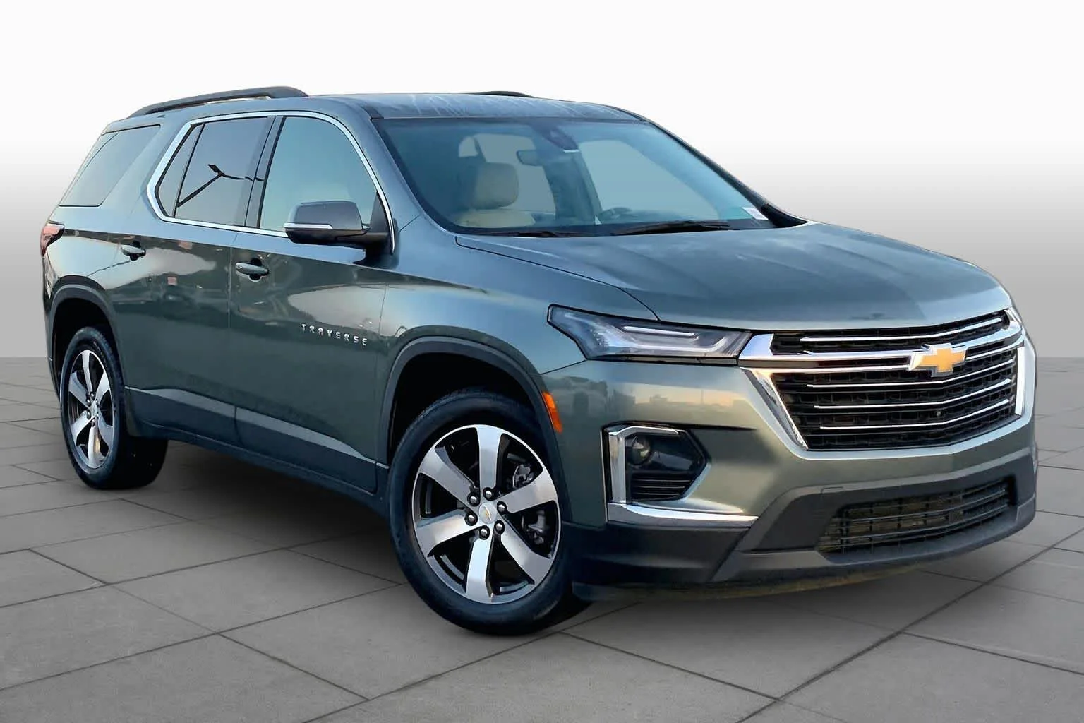 Used 2023 Silver Sage Metallic Chevrolet LT Leather image 3