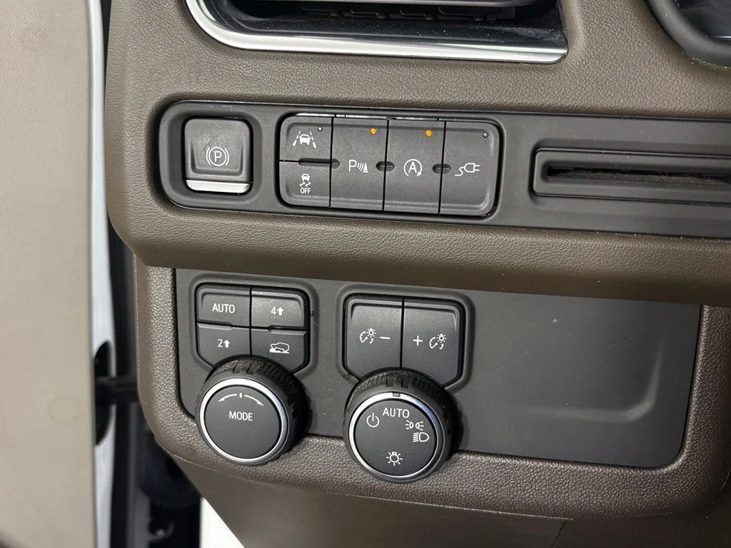 Used 2021 White Chevrolet LT image 23