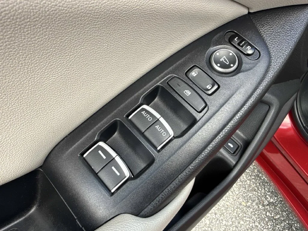 Used 2020  Honda LX image 21