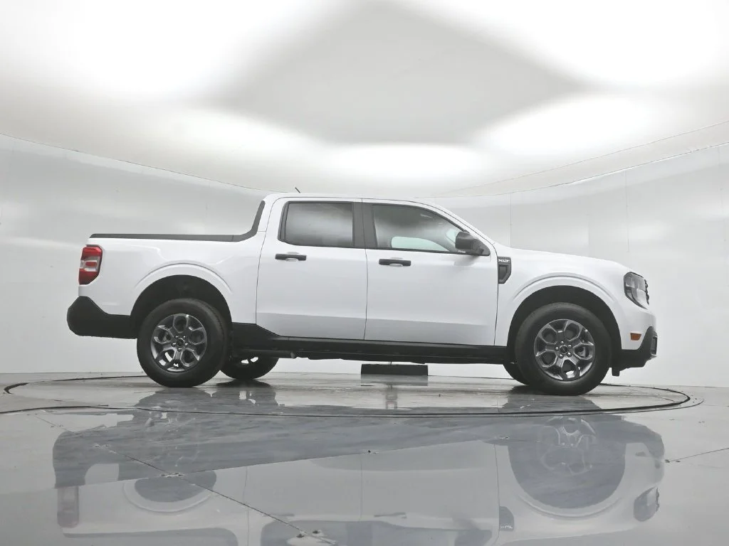 New 2026 Oxford White Ford XLT image 43