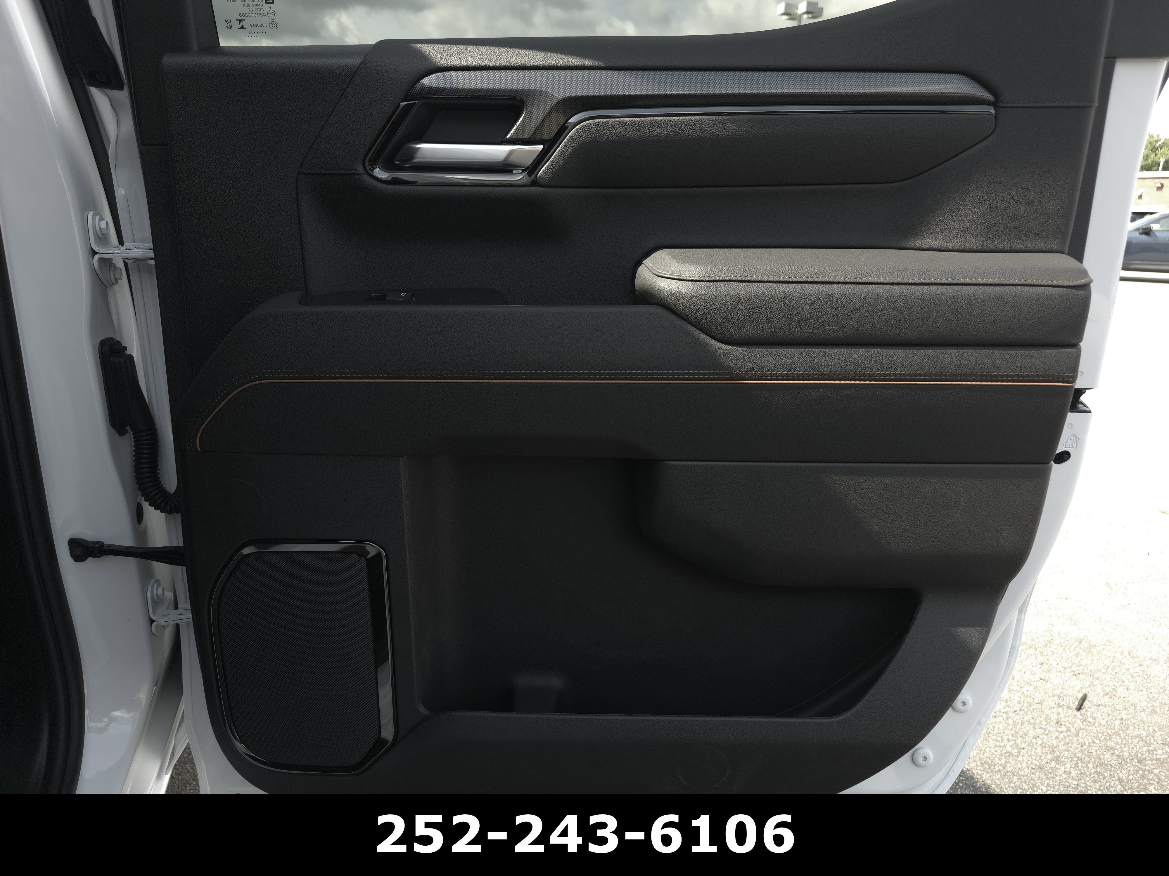 Used 2026 Summit White GMC AT4 image 39