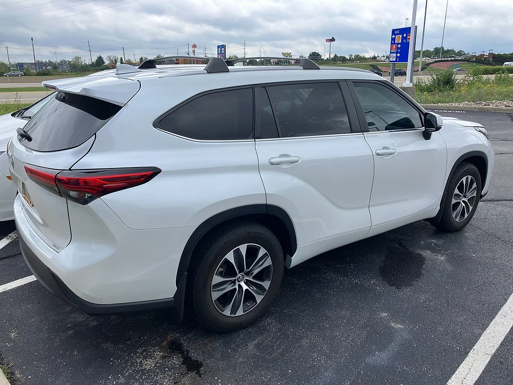 Used 2023 Wind Chill Pearl Toyota XLE image 5