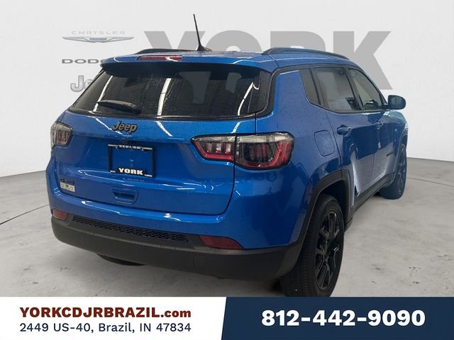 New 2026 Hydro Blue Pearl-Coat Exterior Paint Jeep Latitude image 5