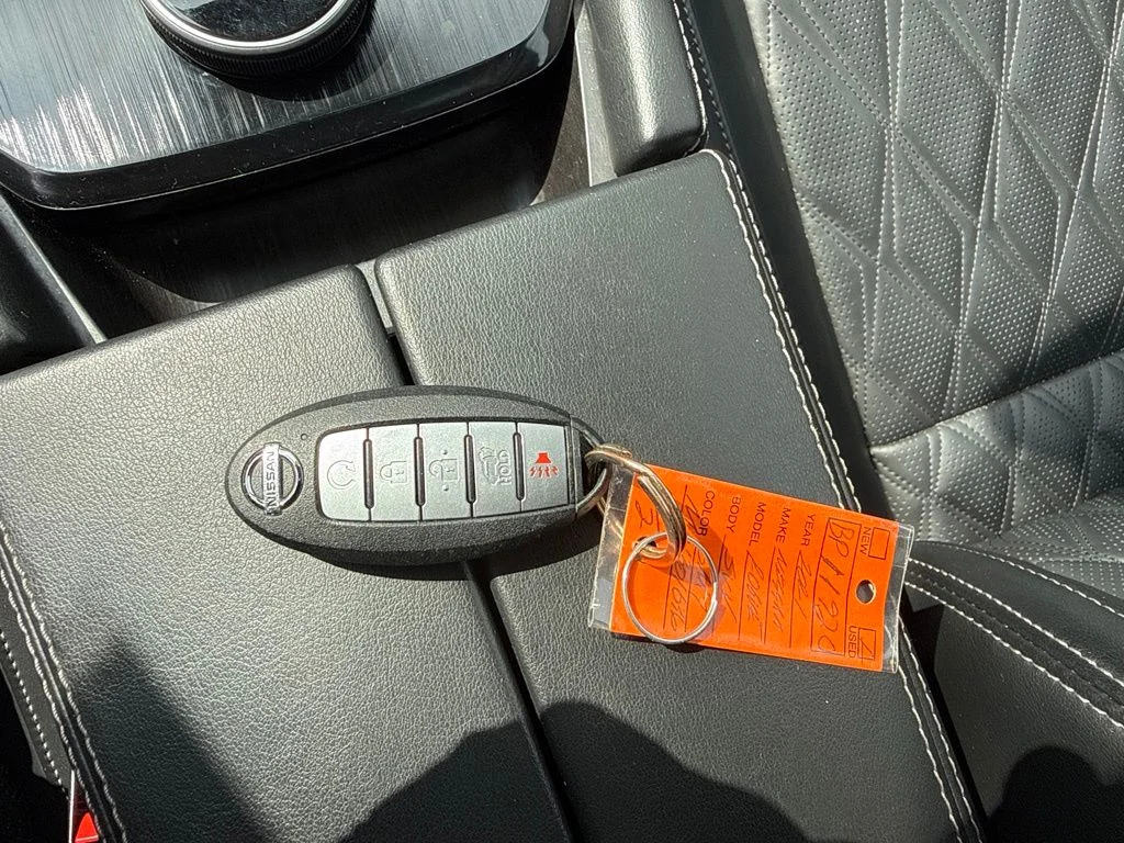 Used 2021 Gray Nissan Platinum image 39