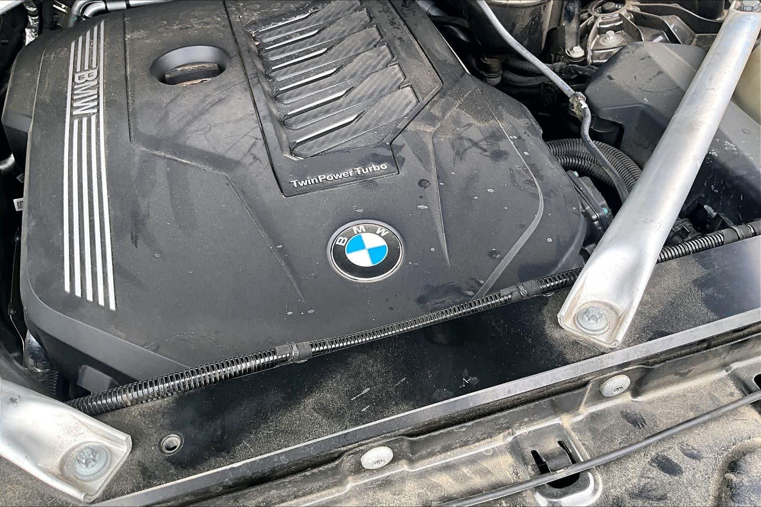 Used 2022 Dark Graphite Metallic BMW xDrive40i image 32