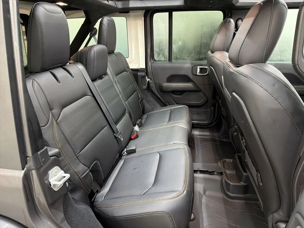 New 2026 Granite Crystal Metallic Clear-Coat Exterior Paint Jeep Sahara image 18