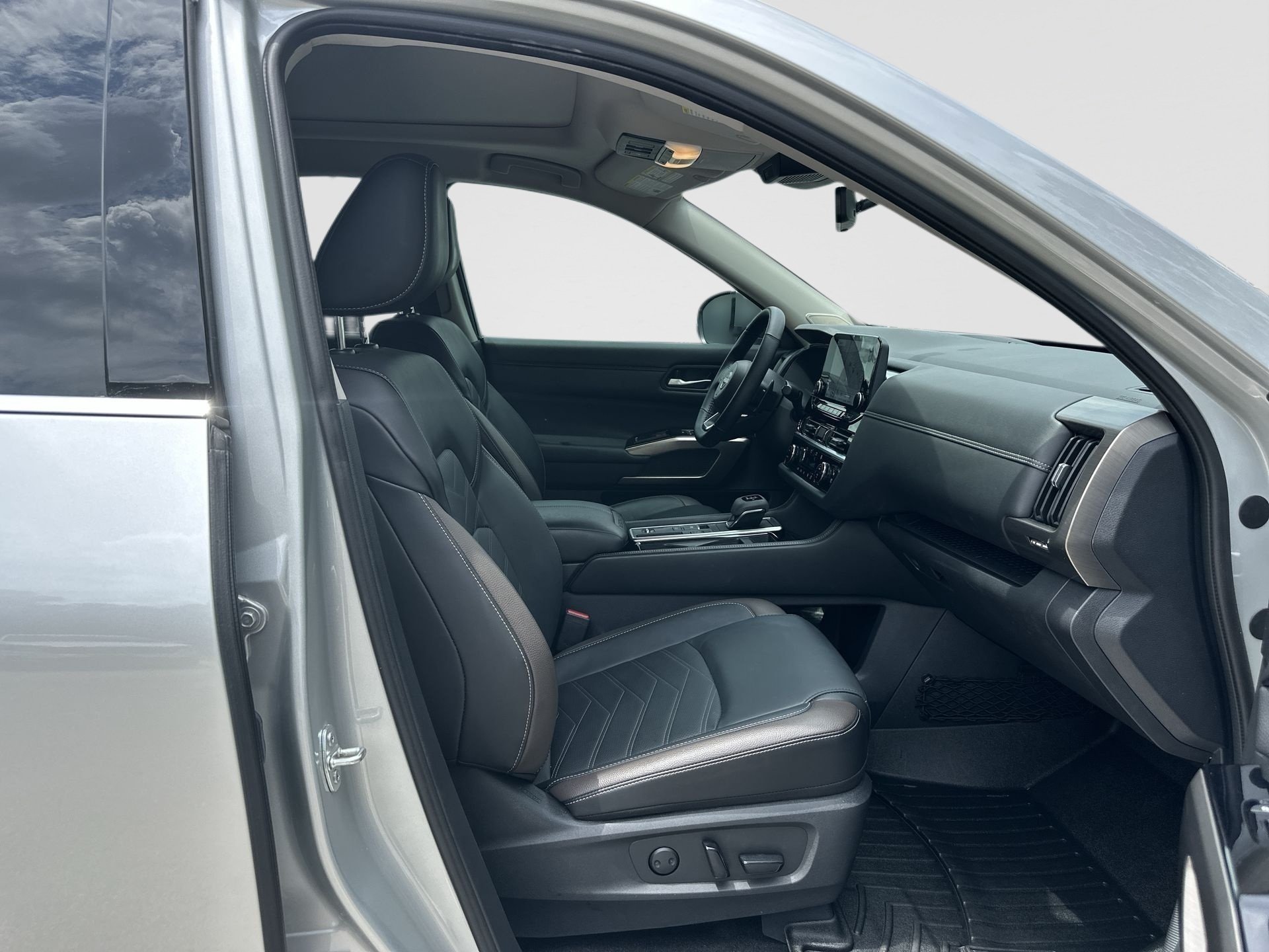 2024 Nissan Pathfinder Platinum - Photo 28