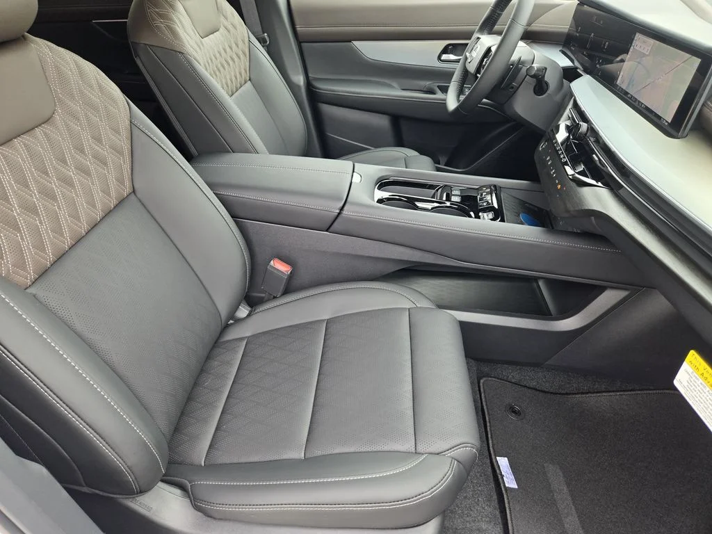 New 2026 Everest White Pearl TriCoat Nissan Platinum image 13