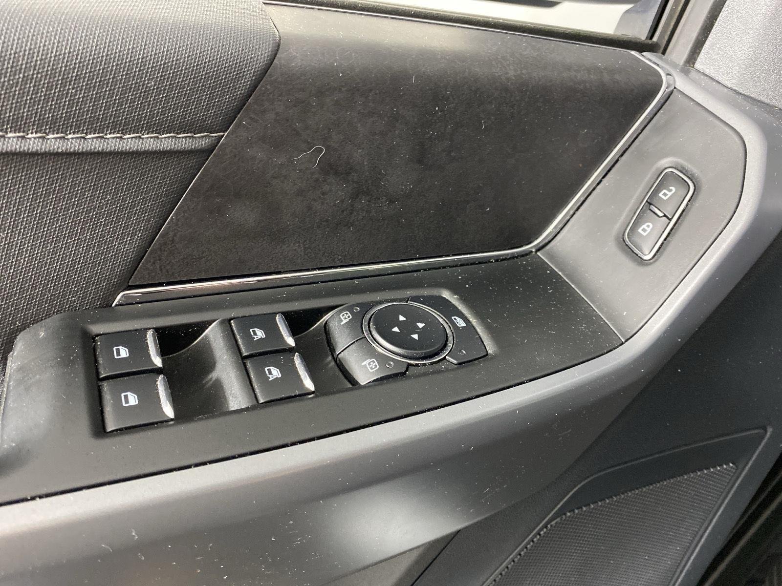 Used 2025 Iconic Silver Ford XLT image 15