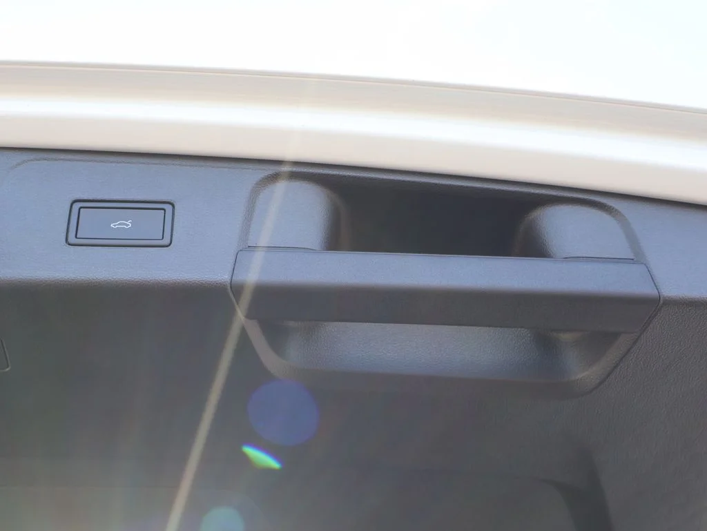 New 2026 White Volkswagen 2.0T SE w/Technology image 22