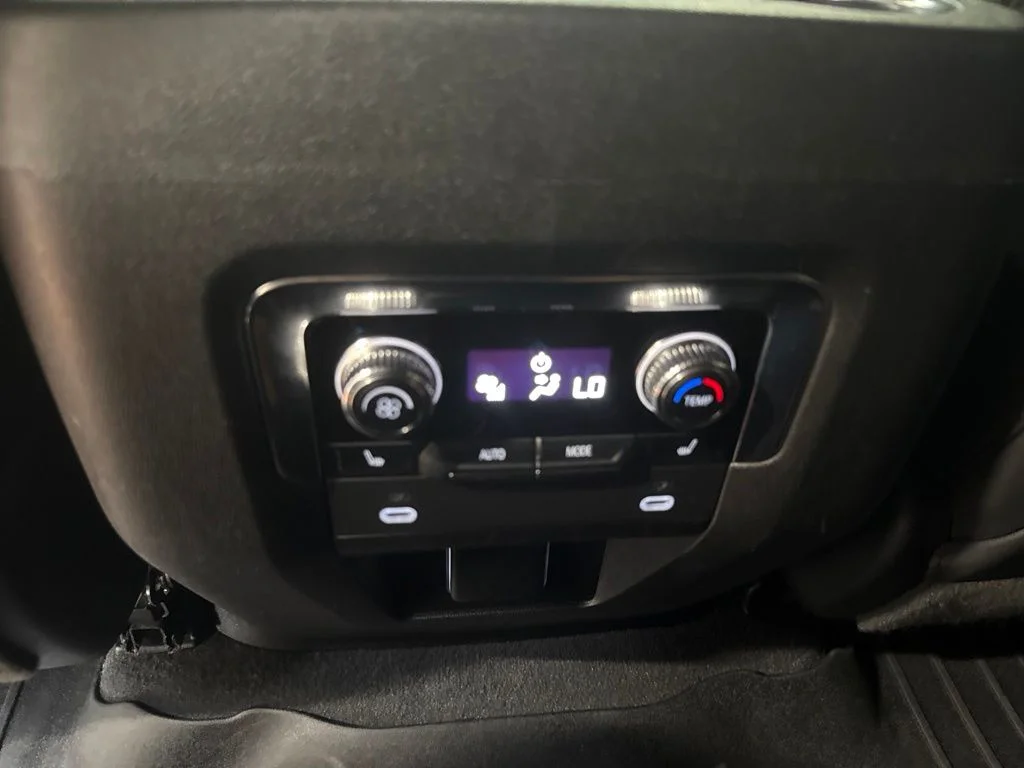 Used 2023 White GMC AT4 image 18