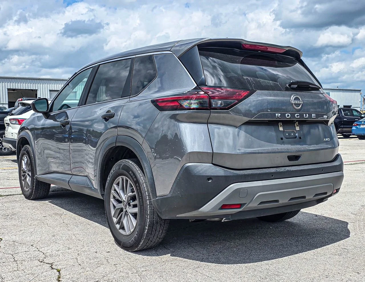 Used 2023  Nissan S image 3