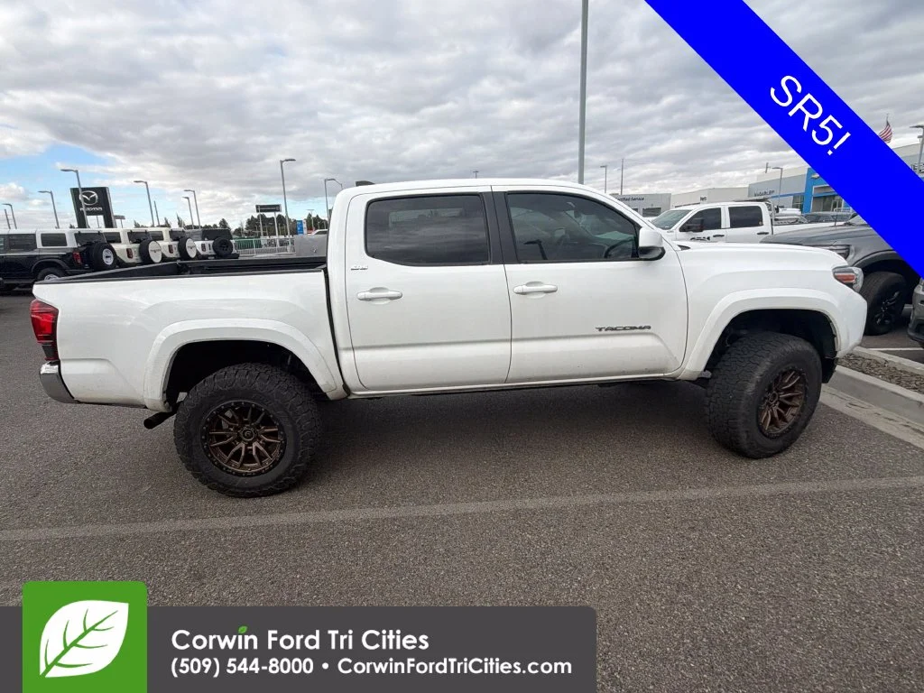 Used 2022 White Toyota SR5 image 14