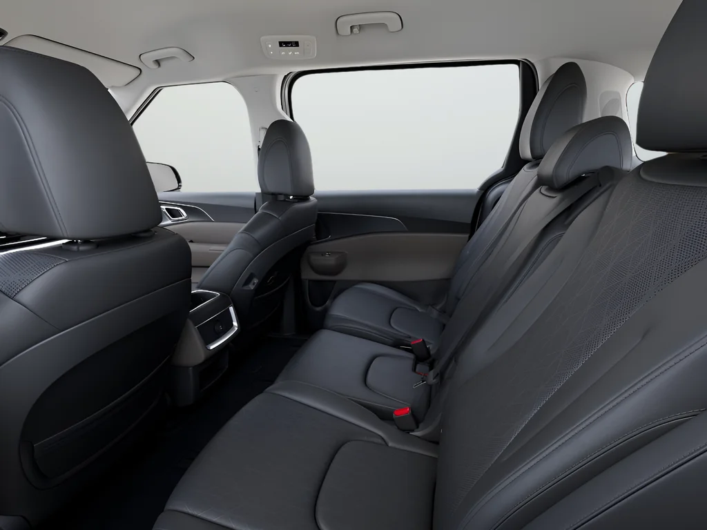 New 2027 Silver Kia LXS image 13