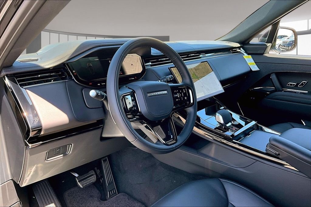 New 2026 SANTORINI BLACK Land Rover Dynamic SE image 7