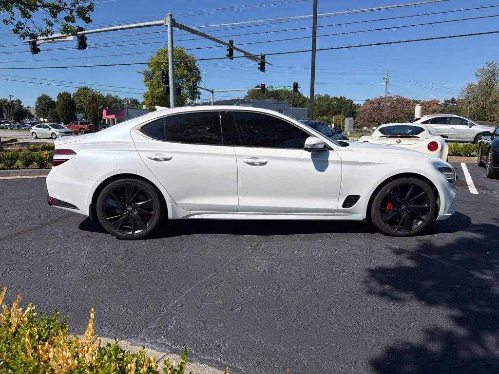 Used 2023 White Genesis 3.3T image 4