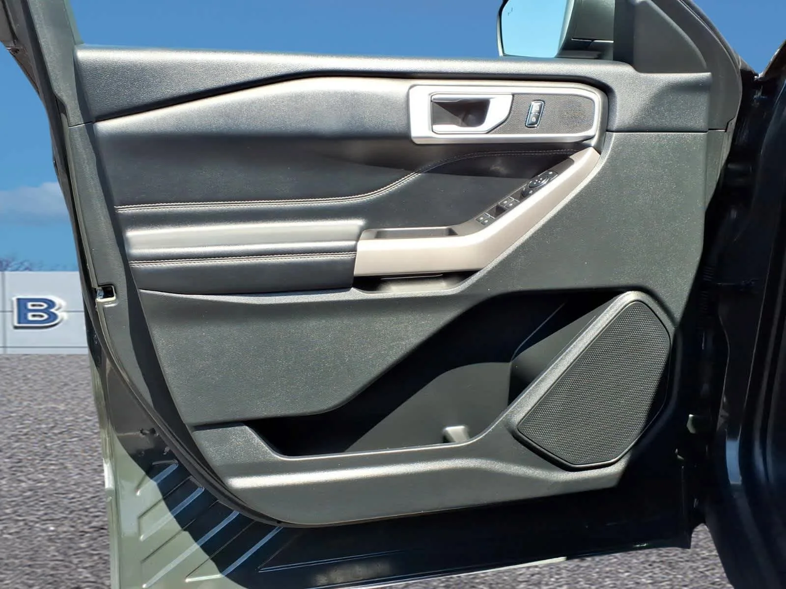 Used 2023 Forged Green Metallic Ford XLT image 12