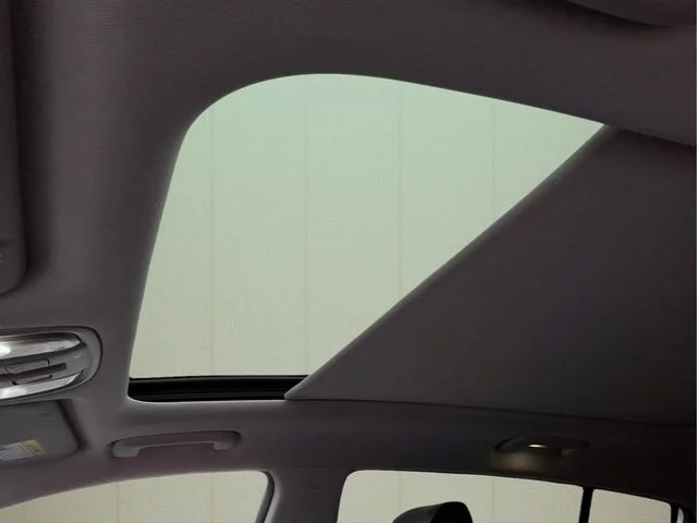 Used 2022 White Kia EX image 17