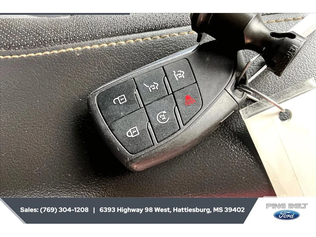 Used 2023 White Frost Tricoat GMC SLT image 9