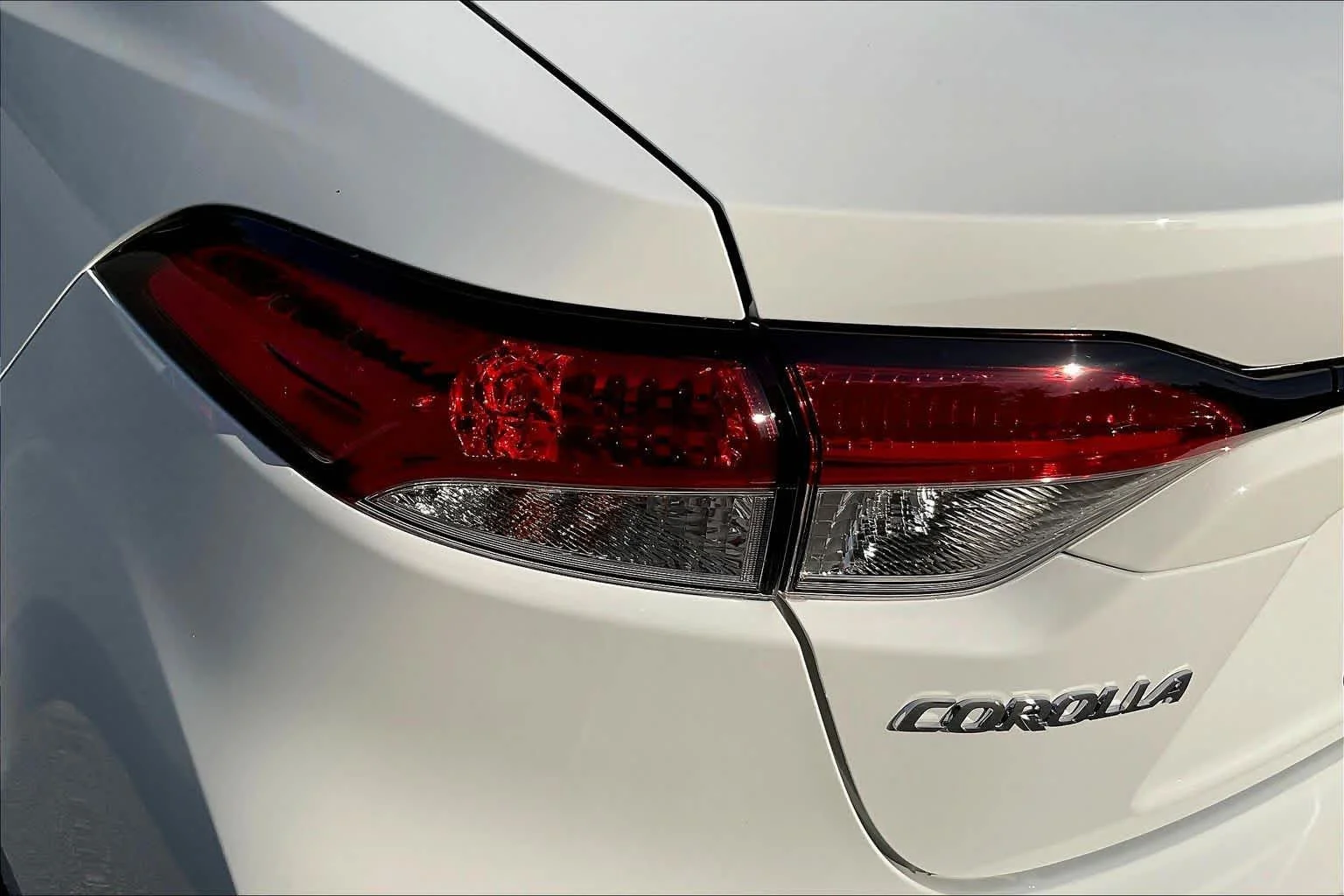 Used 2026 Ice Cap Toyota Hybrid LE image 28