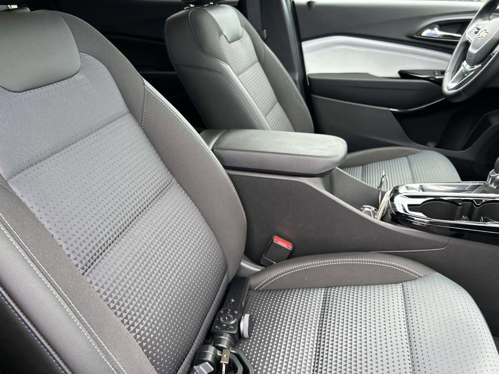 Used 2025 Sterling Gray Metallic Chevrolet LT image 23