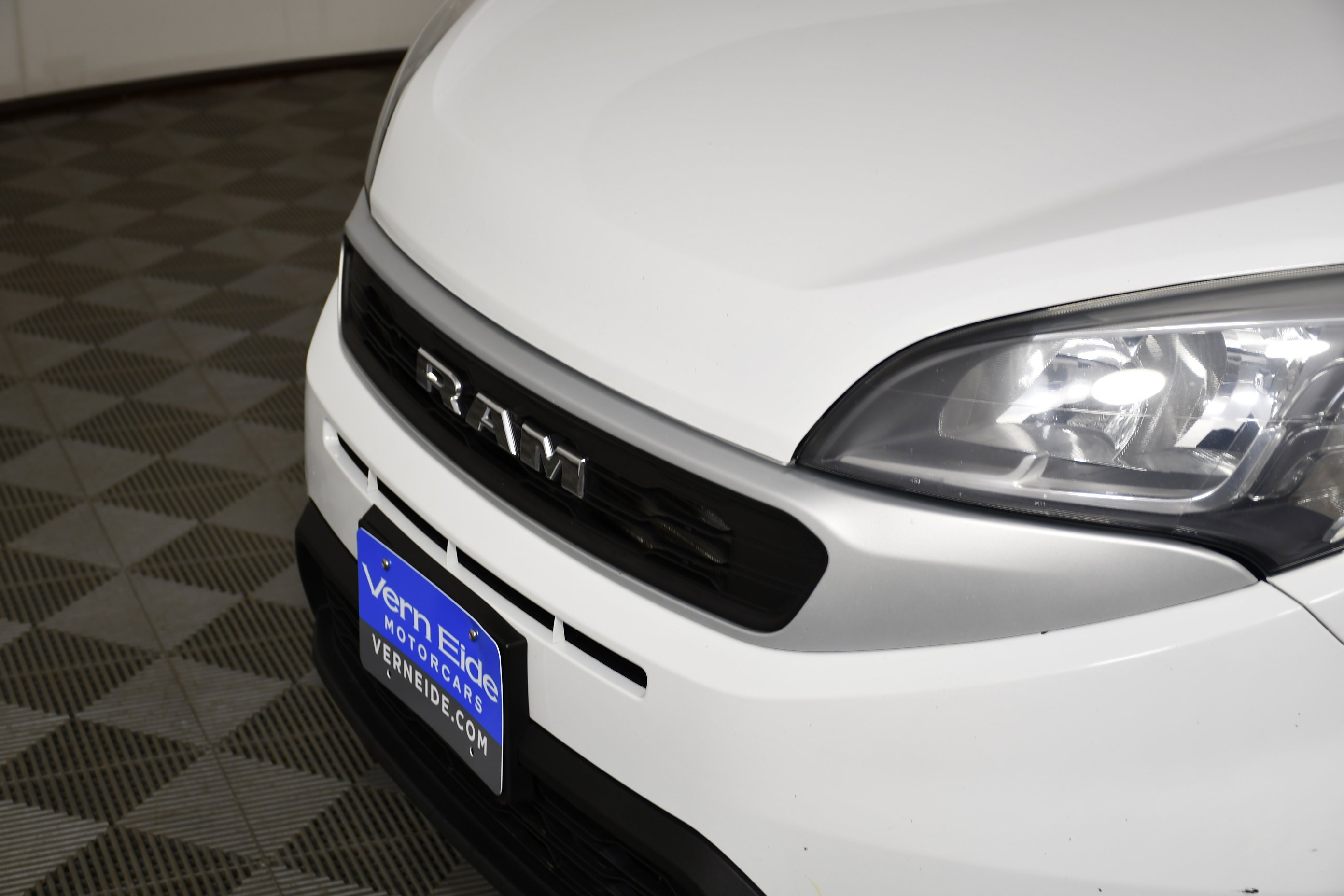Used 2022 Bright White Ram Tradesman image 11