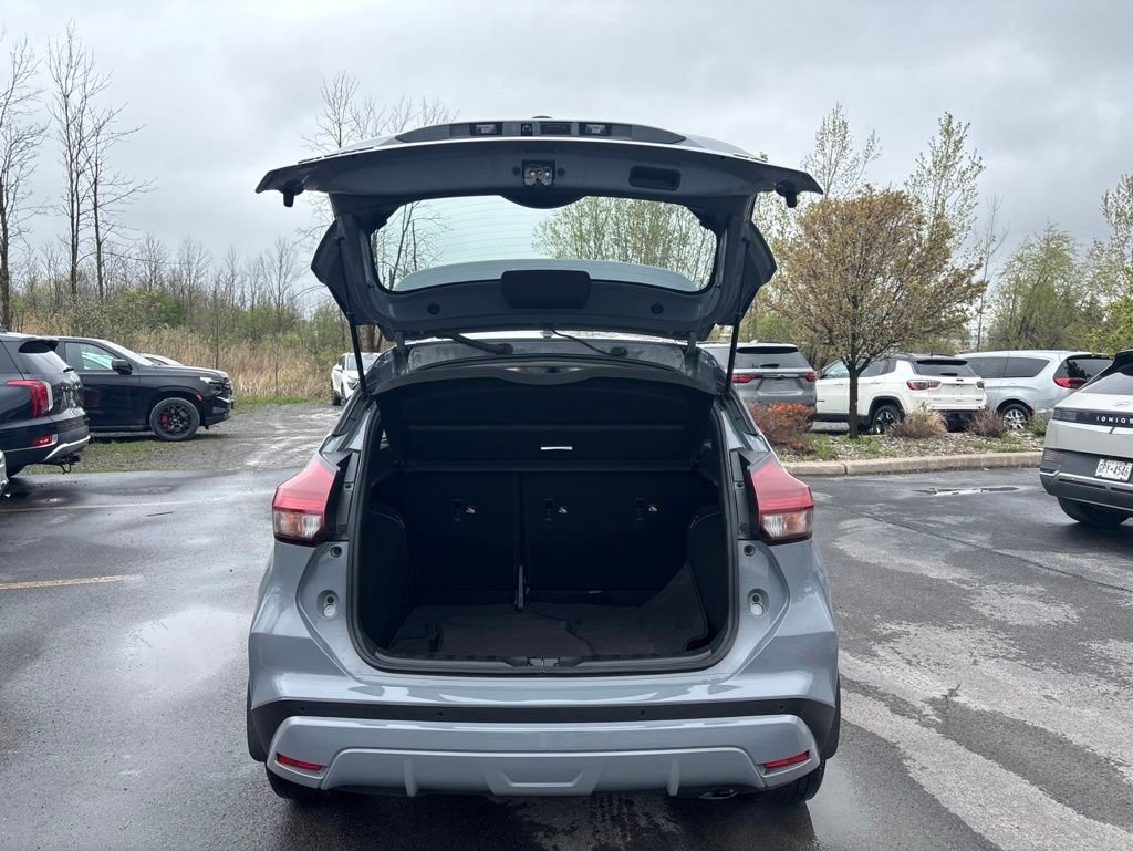 Used 2024 Gray Nissan SR image 13