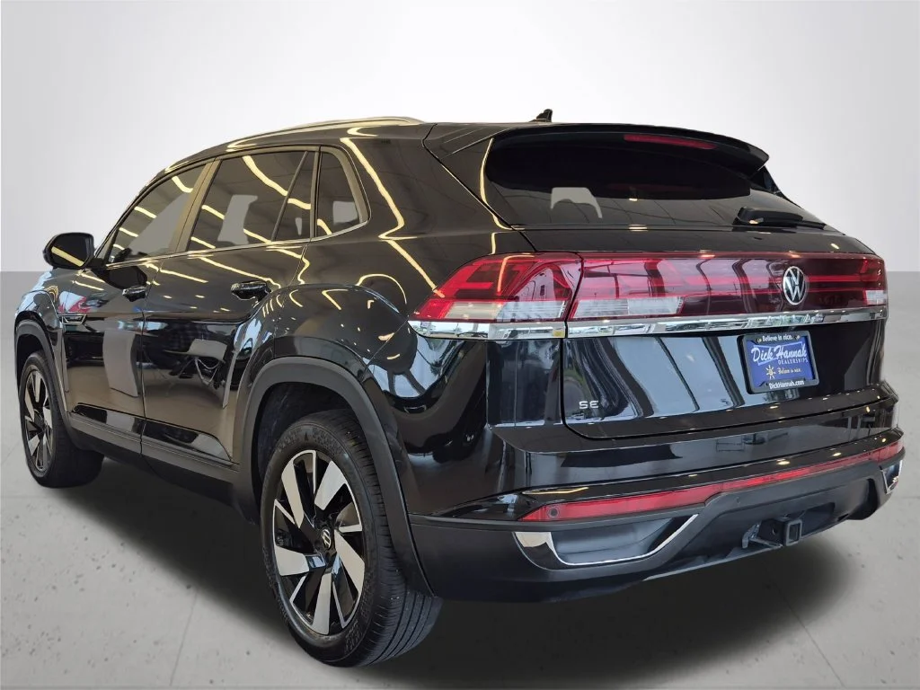 Used 2025 Black Volkswagen 2.0T SE w/Technology image 9