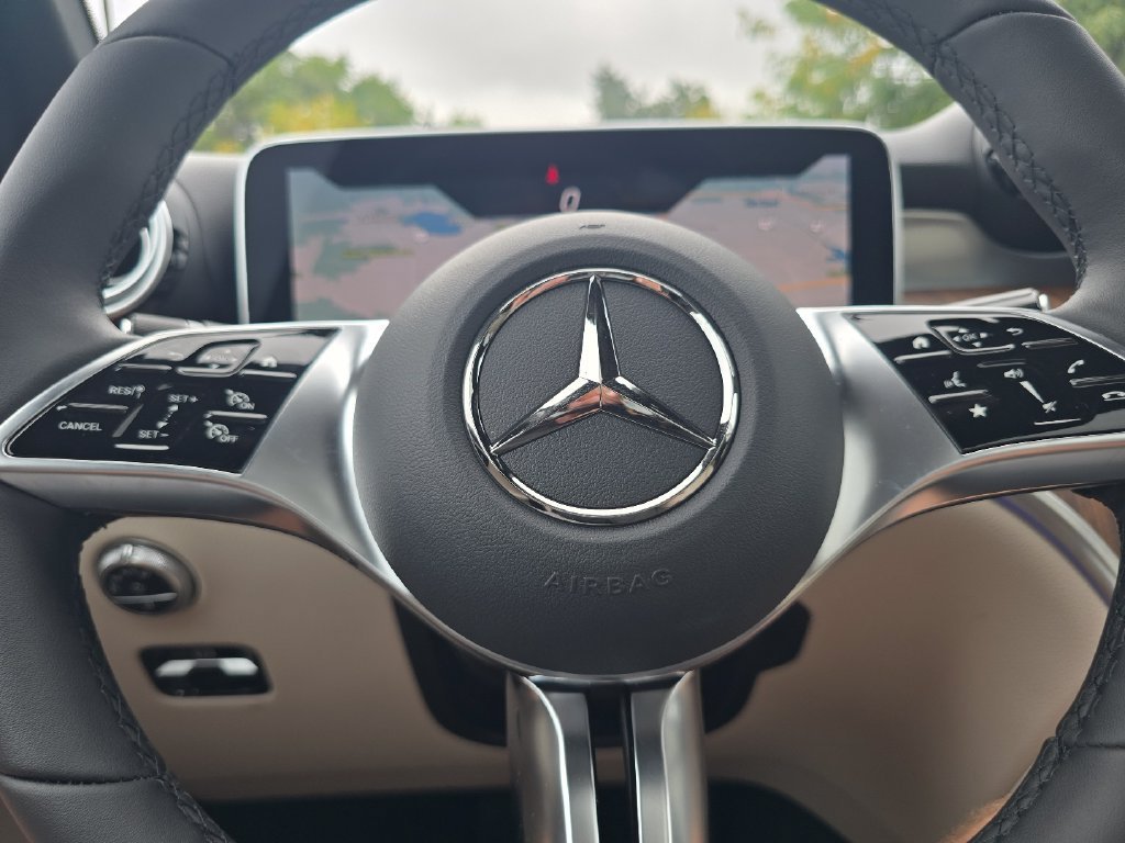 New 2026 Polar White Mercedes-Benz GLC 300 image 73