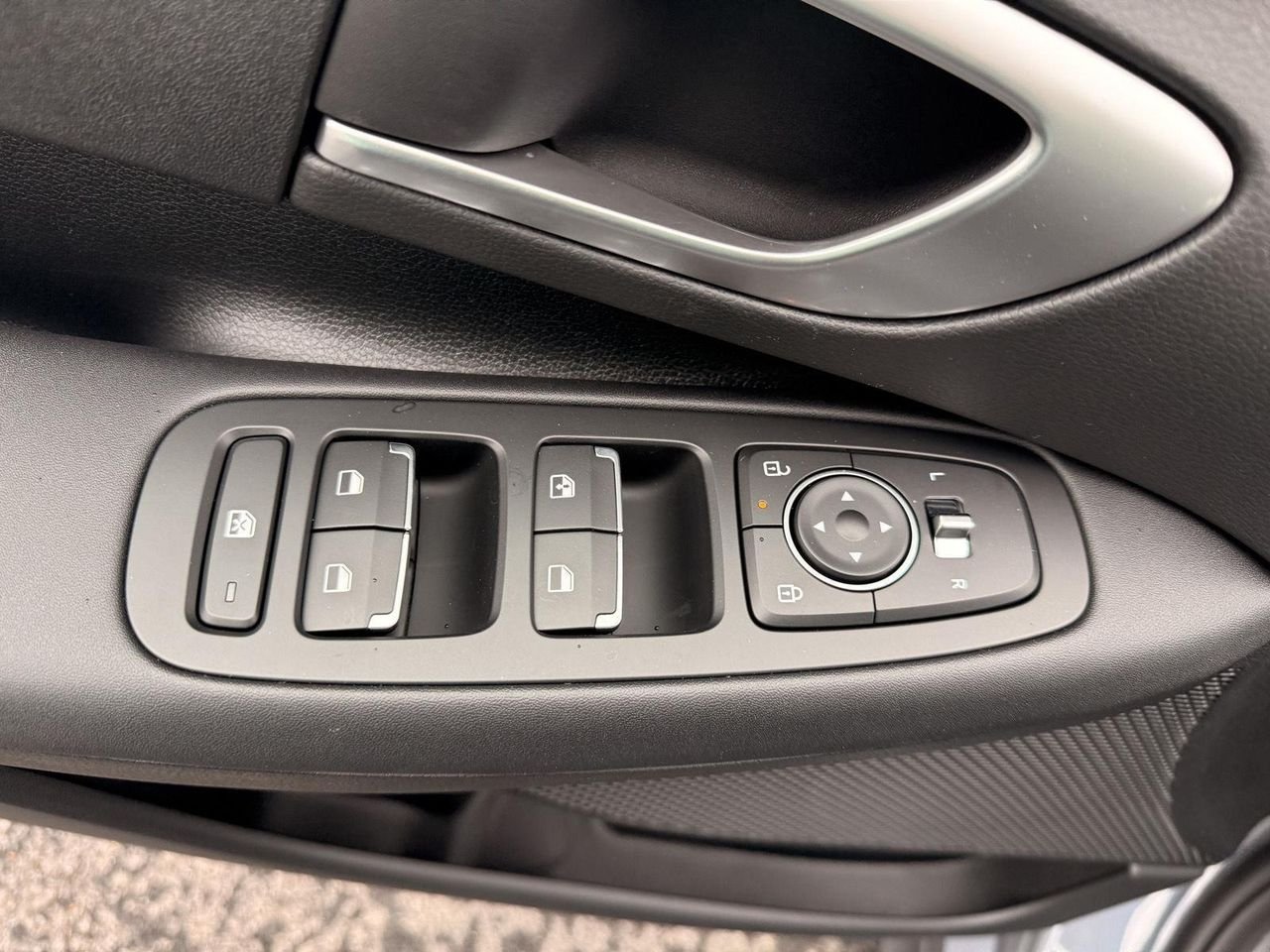 New 2026 Transmission Blue Hyundai SE image 11