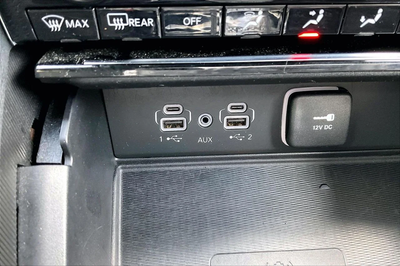 Used 2024 Silver Jeep Altitude X image 18
