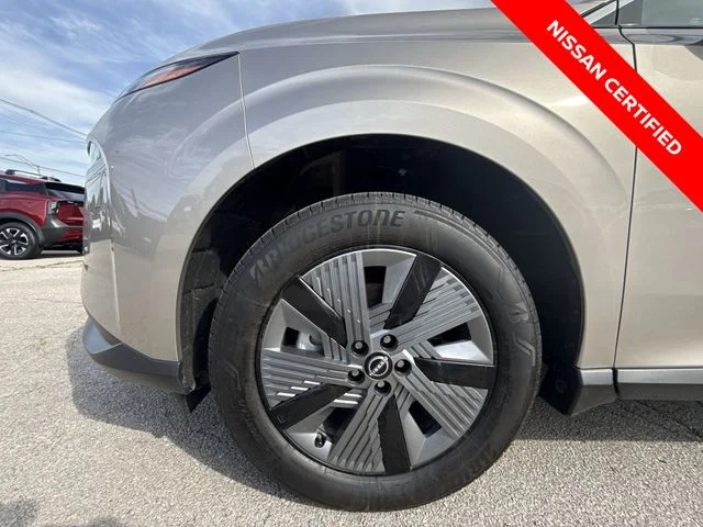 Used 2025 Gold Nissan SL image 10