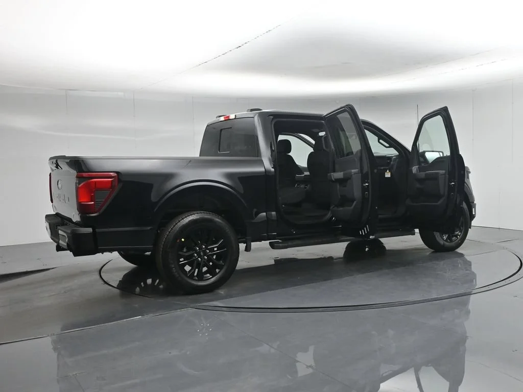 New 2026 Agate Black Metallic Ford XLT image 7