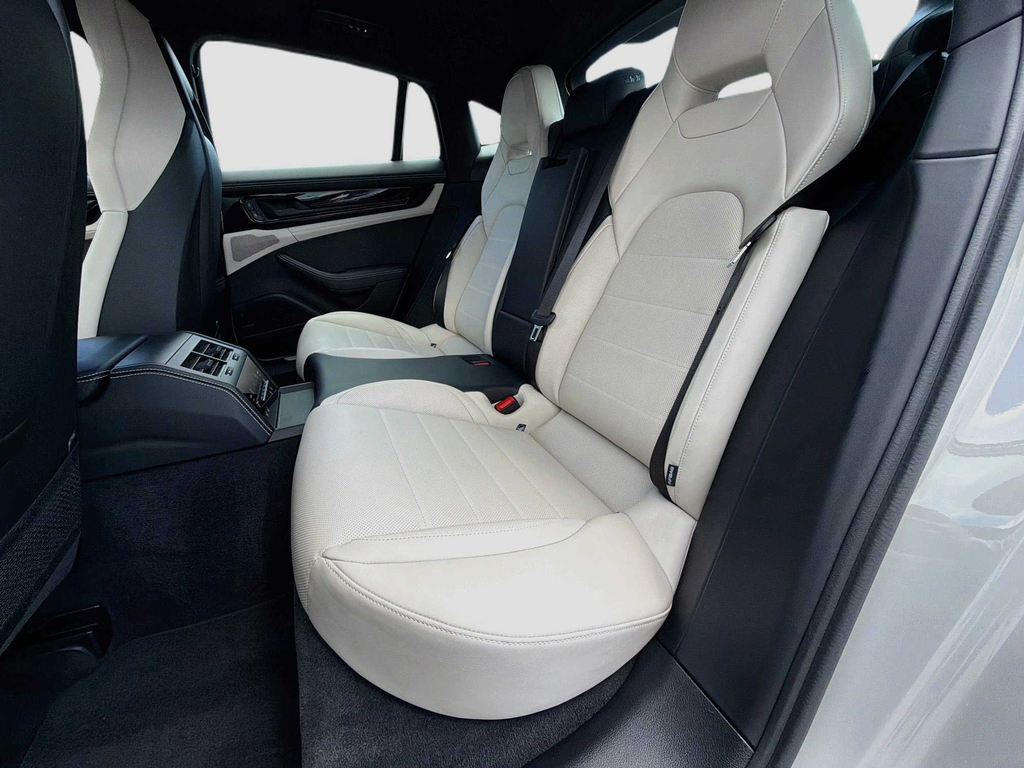 Used 2026 Chalk Porsche 4 E-Hybrid image 21