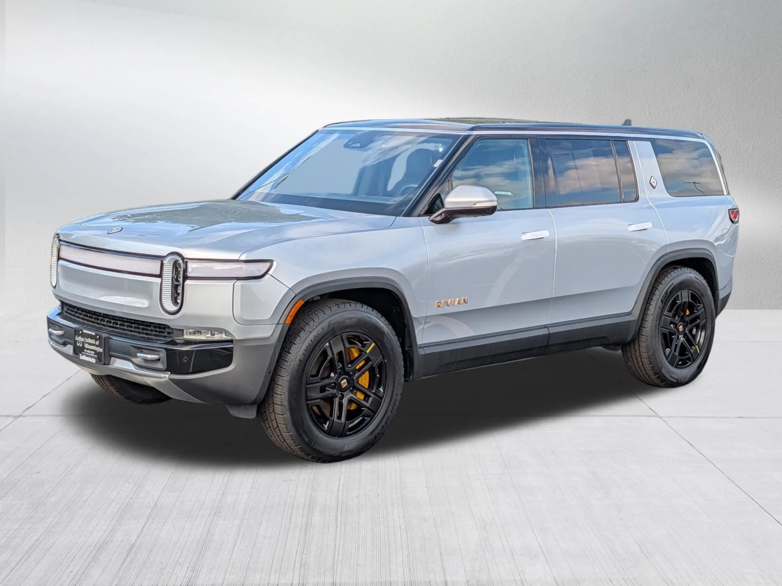 Used 2023 LA Silver Rivian Adventure image 3
