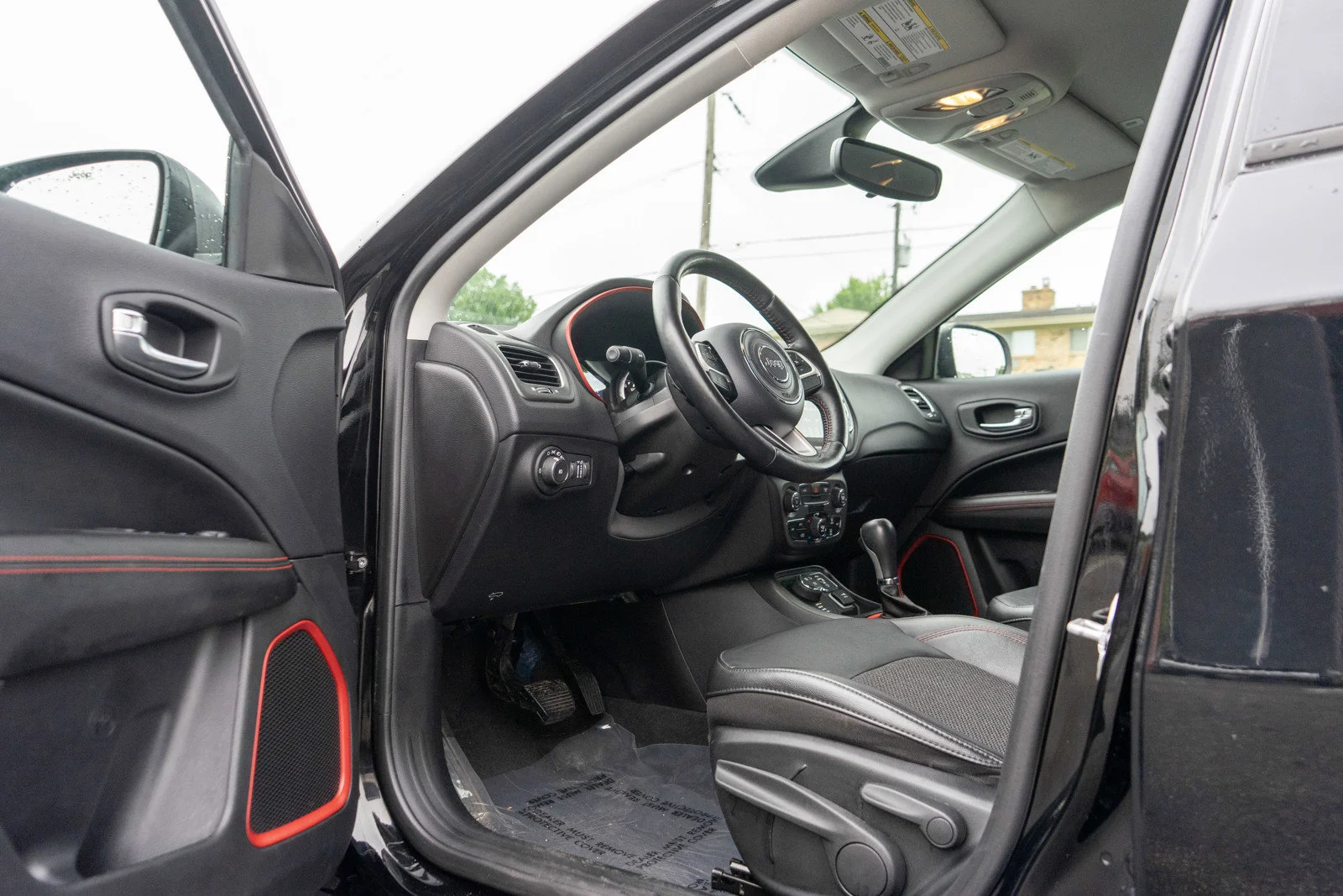 Used 2019 Diamond Black Crystal Pearlcoat Jeep Trailhawk image 13