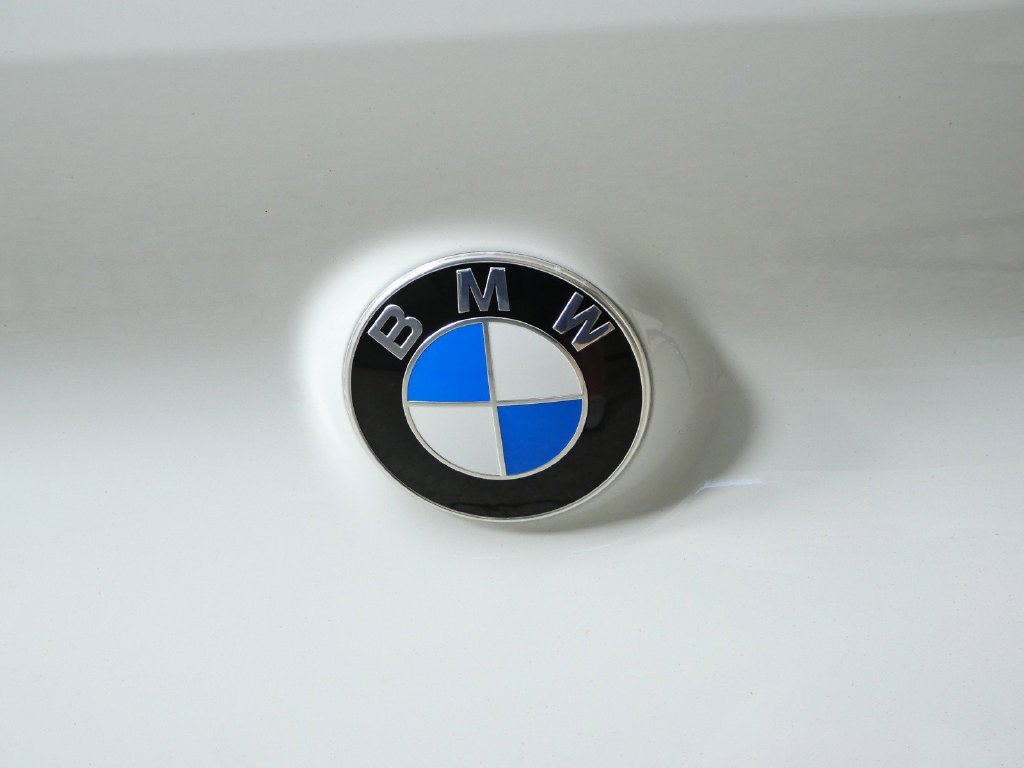 Used 2021 Alpine White BMW Base image 14