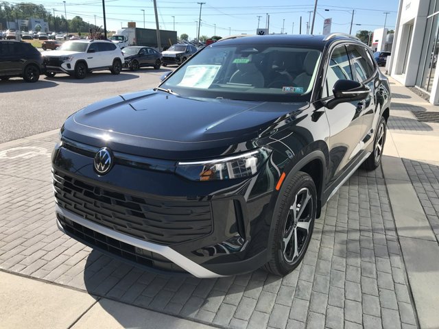 New 2026 Deep Black Pearl Volkswagen SE image 4
