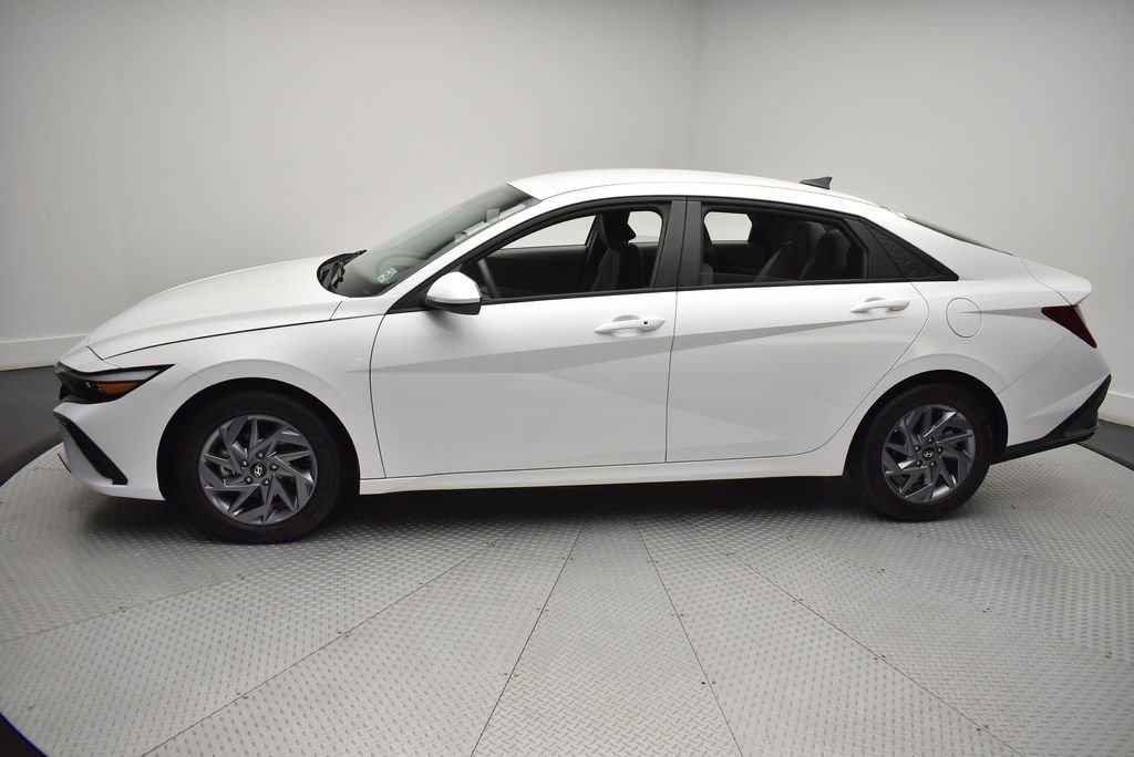 Used 2024 White Hyundai SEL image 8