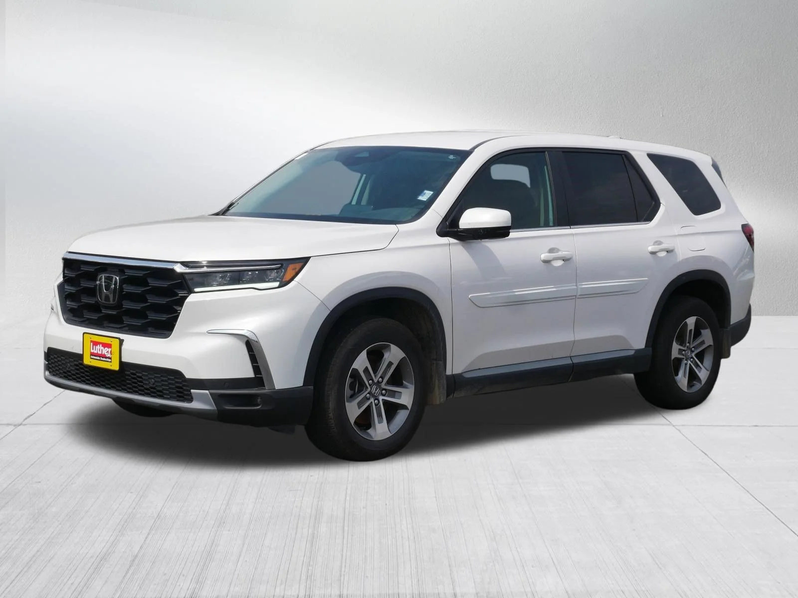 Used 2023 Platinum White Pearl Honda EX-L 8 Passenger image 3