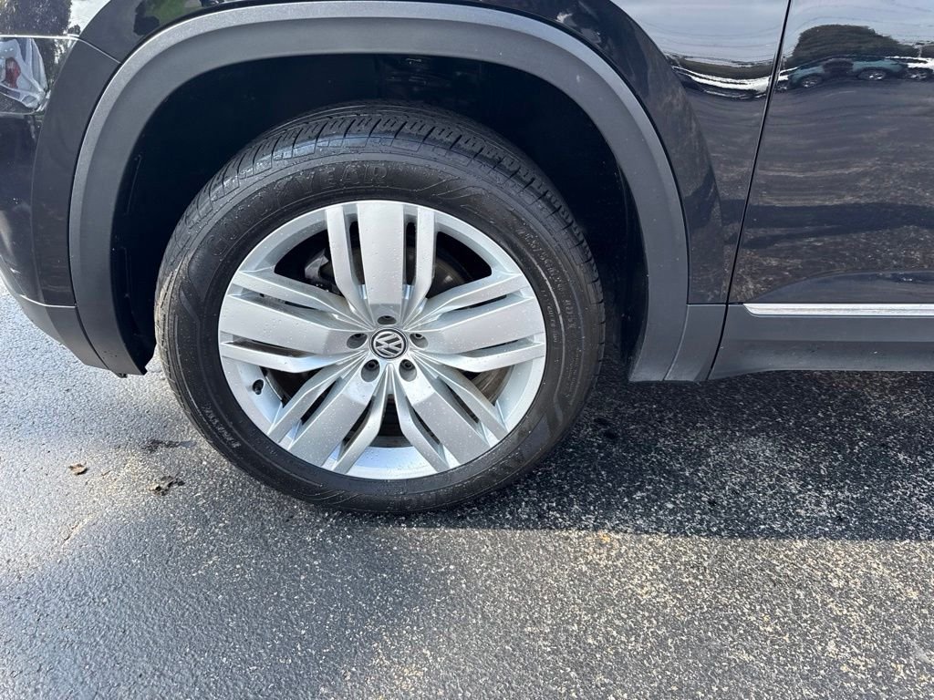 Used 2019 Black Volkswagen SEL image 12