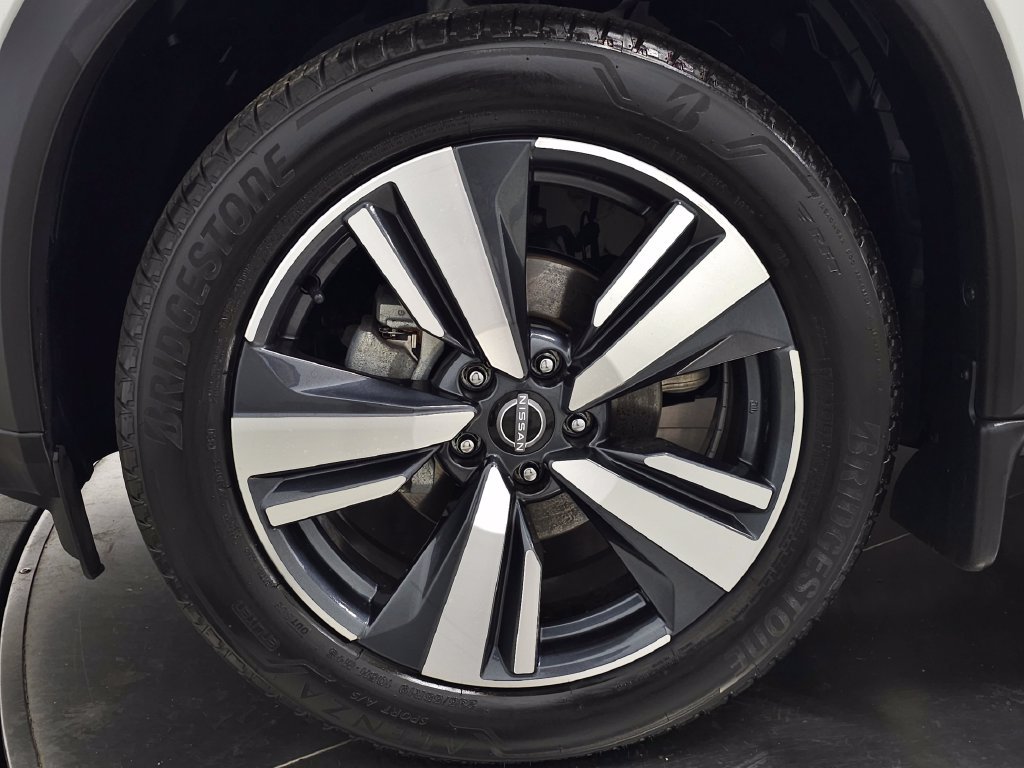 Used 2023 White Nissan SL image 13