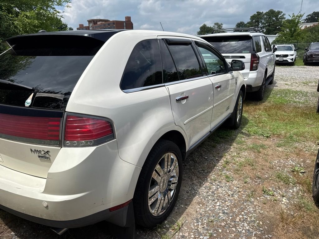 Used 2008 White Lincoln Base image 5