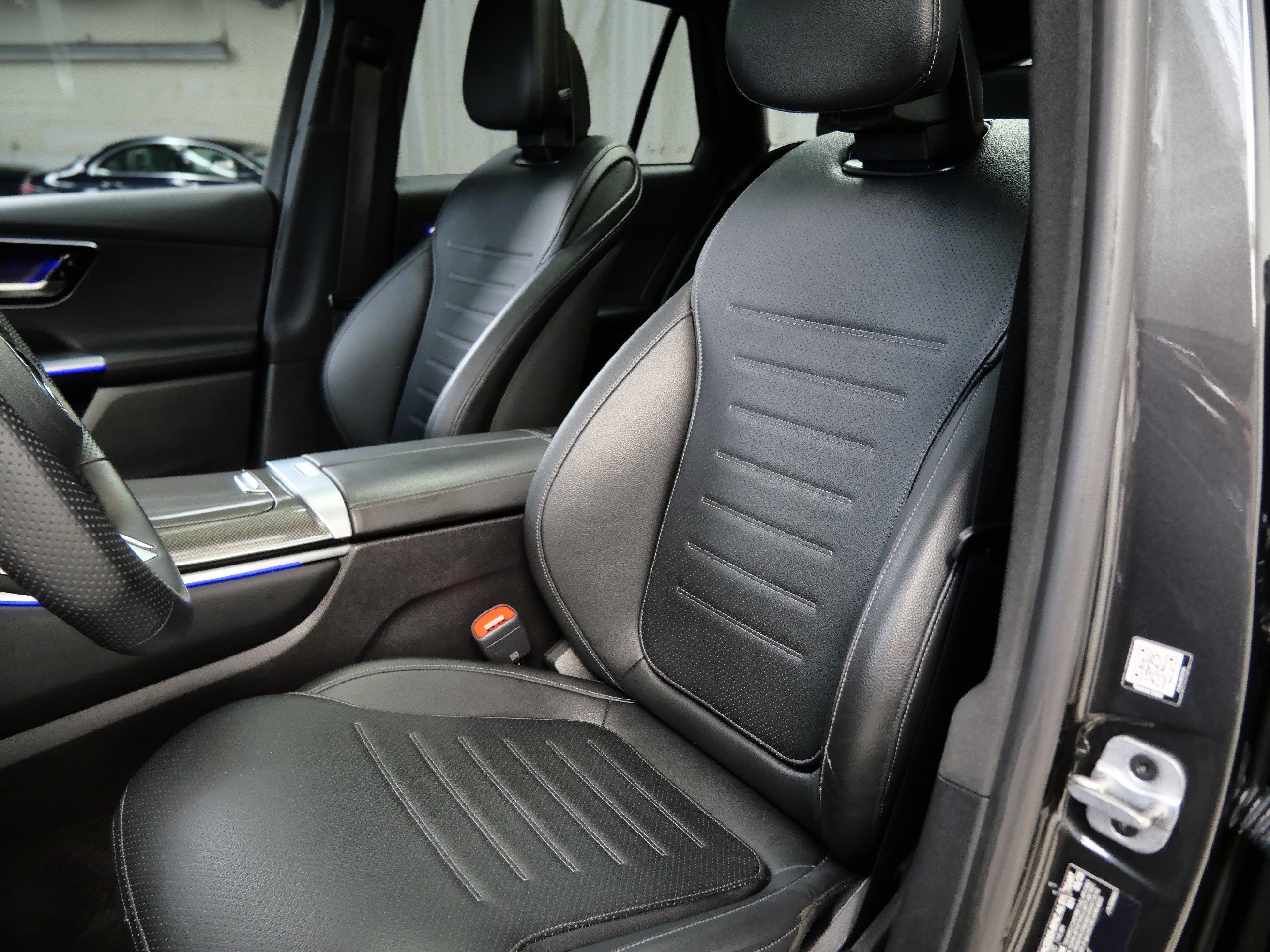Used 2023 Graphite Grey Metallic Mercedes-Benz GLC 300 image 2
