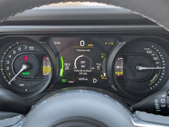 Used 2025 Anvil Clearcoat Jeep Sahara 4xe image 24