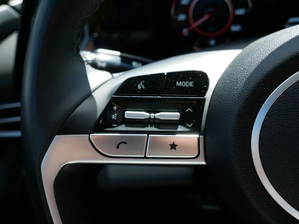 Certified Used 2025  Hyundai SEL Convenience image 18