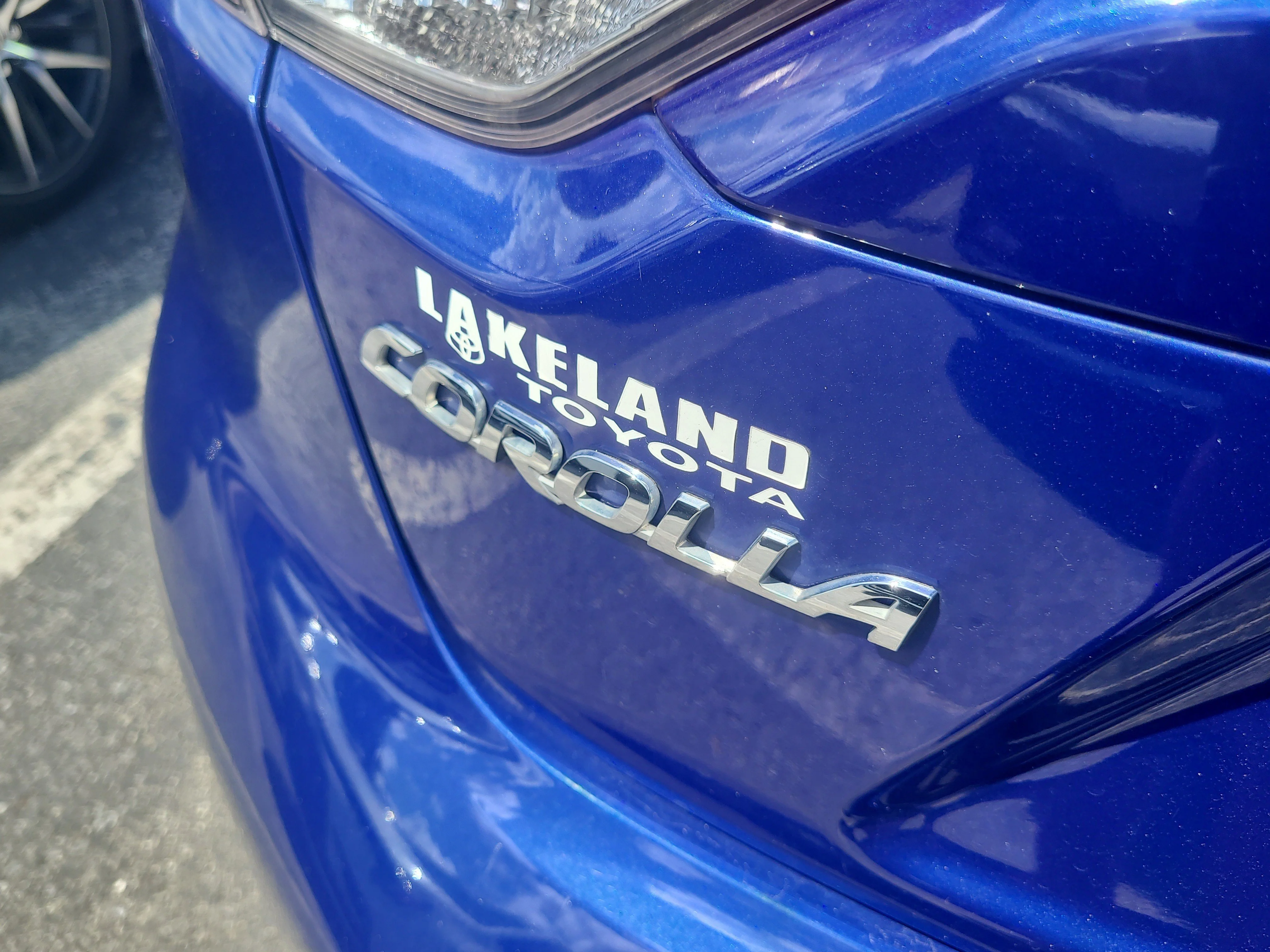 Used 2022 Black Sand Pearl Toyota SE image 9