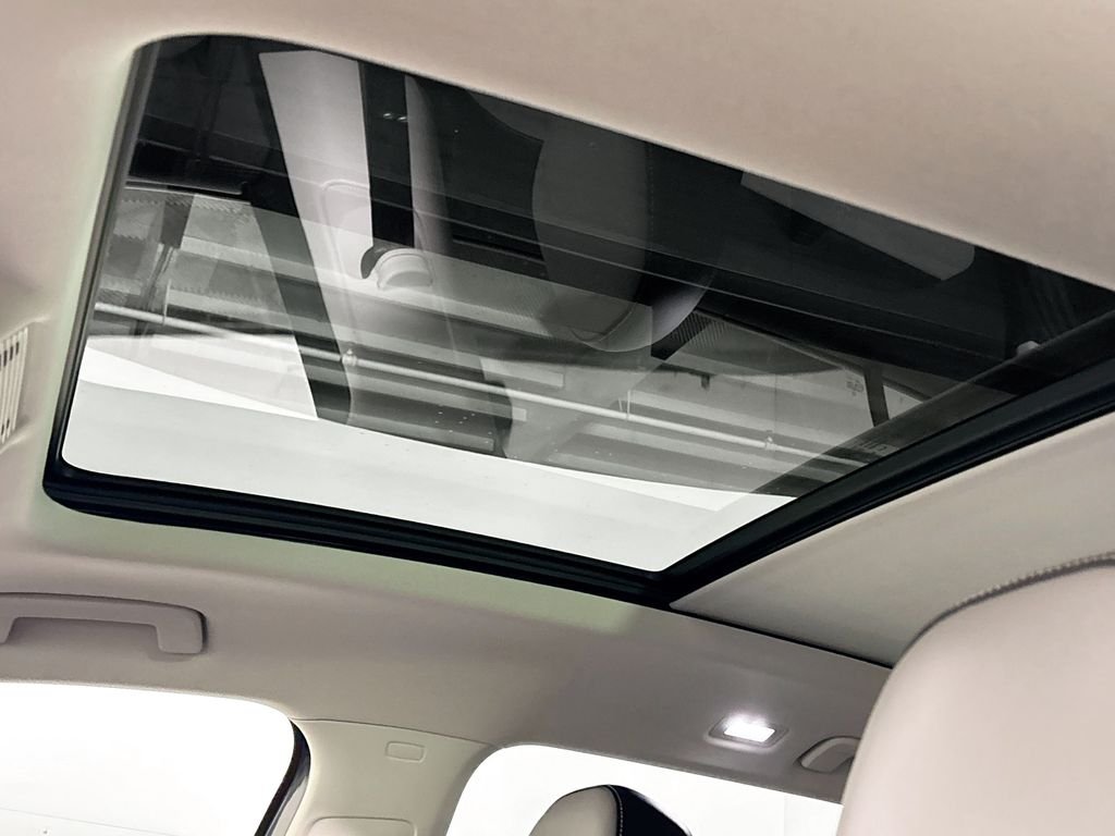 New 2026 Platinum Gray Metallic Volkswagen 2.0T SE image 18