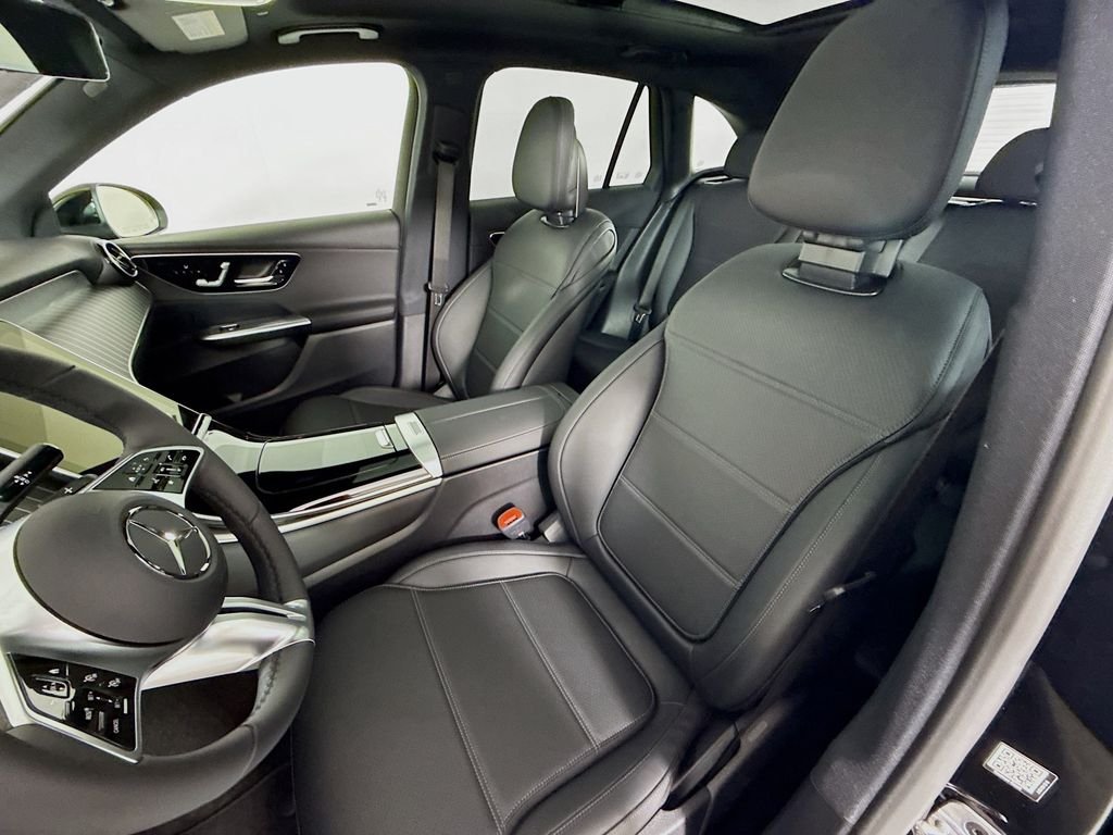 New 2026 Black Mercedes-Benz GLC 300 image 5