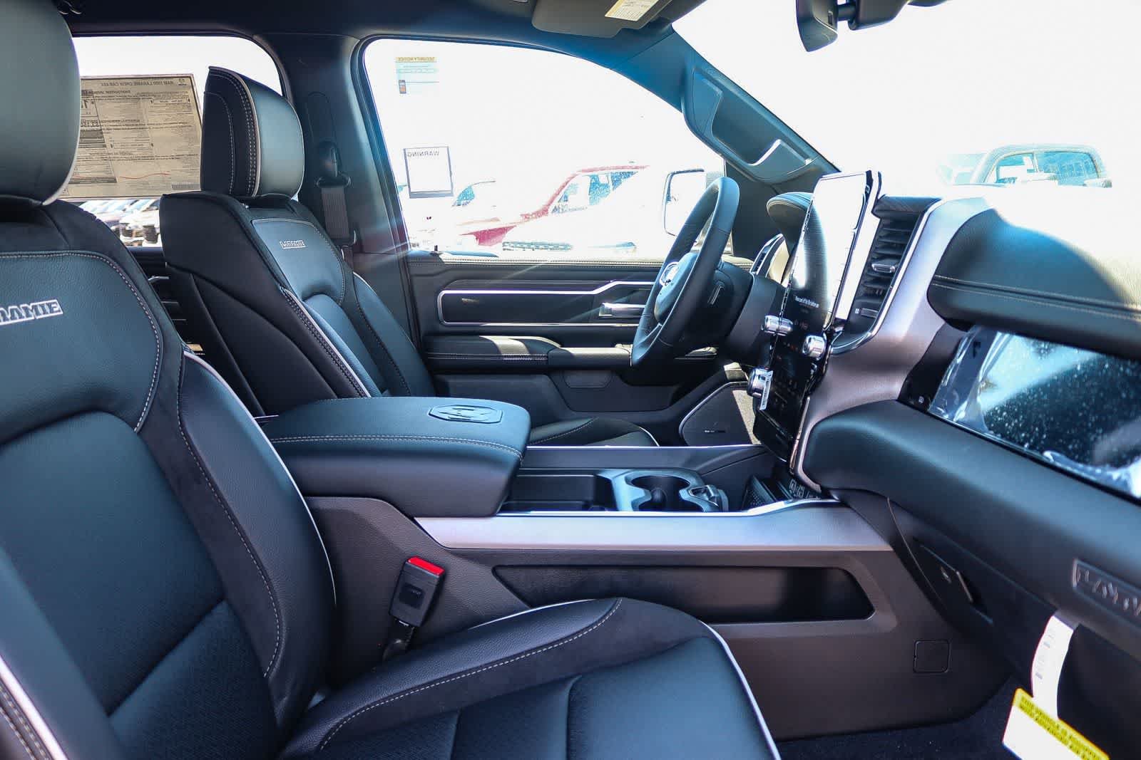 New 2026 Ivory White Tri-Coat Pearl-Coat Exterior Paint RAM Laramie image 16